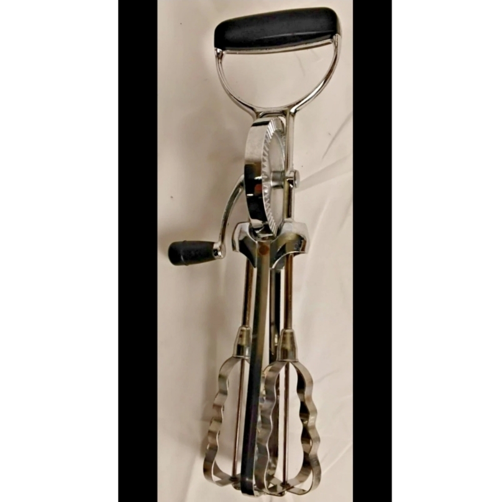1950s-60s Vintage Flint Hand Crank Egg Beater Mixer Chrome Black Handle USA